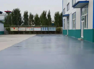 商丘彩色路面喷涂翻新的材料对冬季